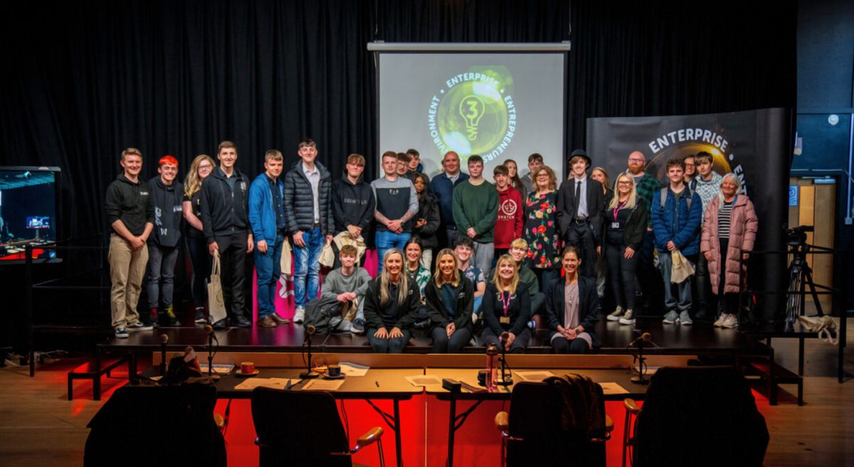 Picture of SERC PBL Enterprise Challenge finalists, judges and the SERC Enterprise, Entrepreneurship and Environment team.